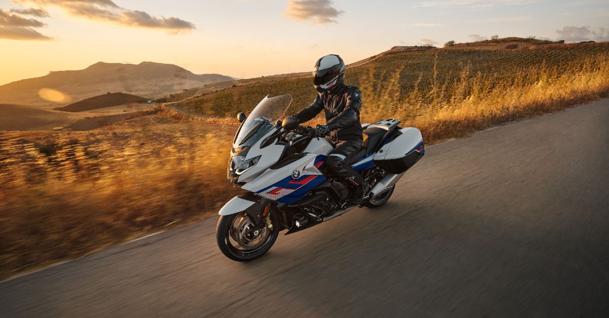 A picture of the new BMW K1600.