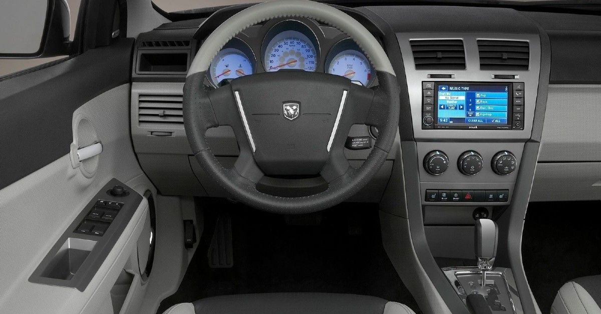 Dodge Avenger interior (1)