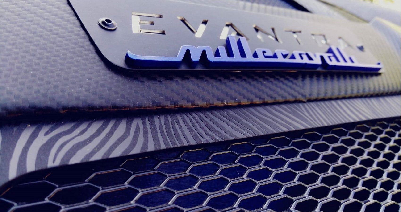 Mazanti Evantra Engine Cover, closeup