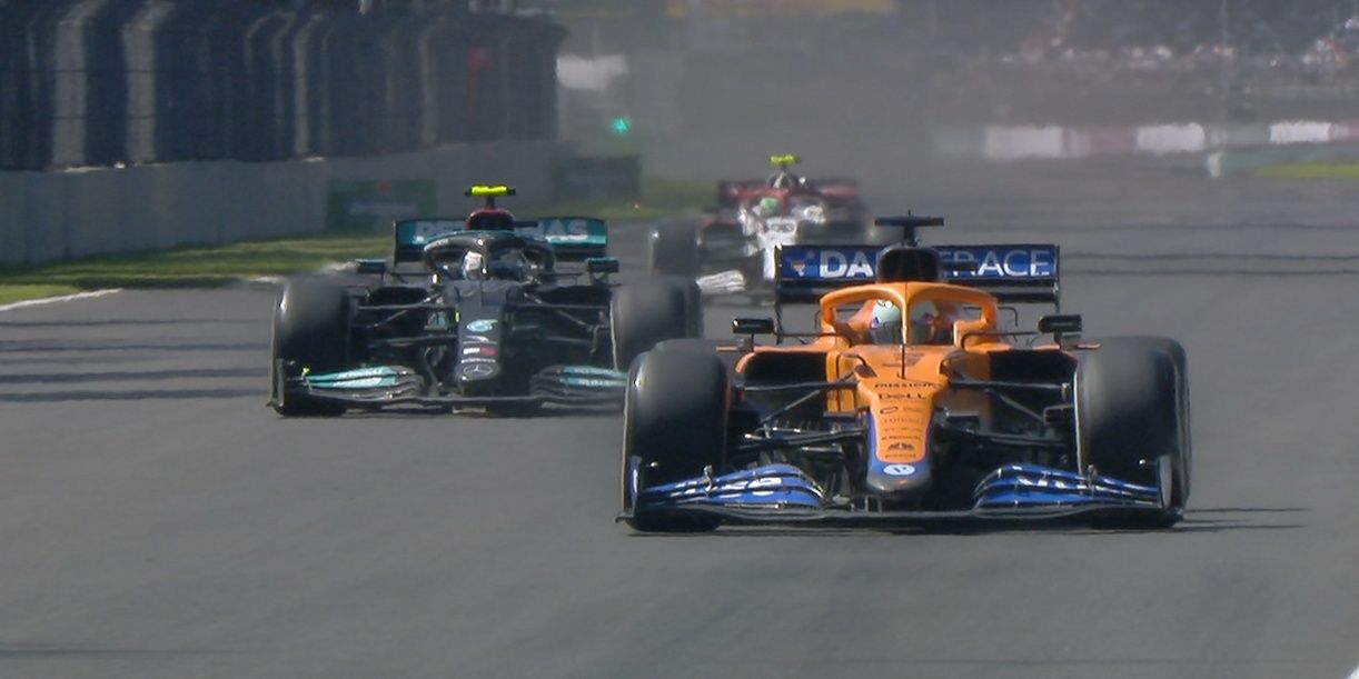 Daniel Ricciardo ahead of Valtteri Bottas at Mexican Grand Prix