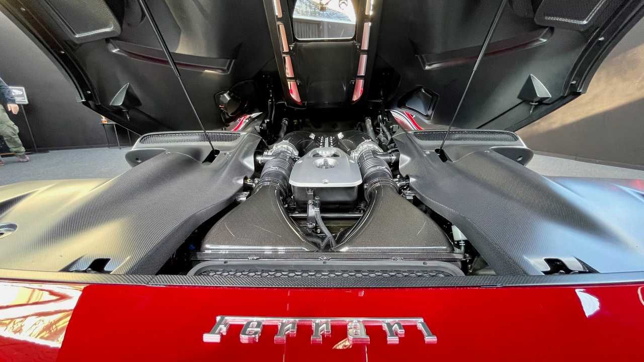 Ferrari Daytona SP3 engine (newyorkfolk)