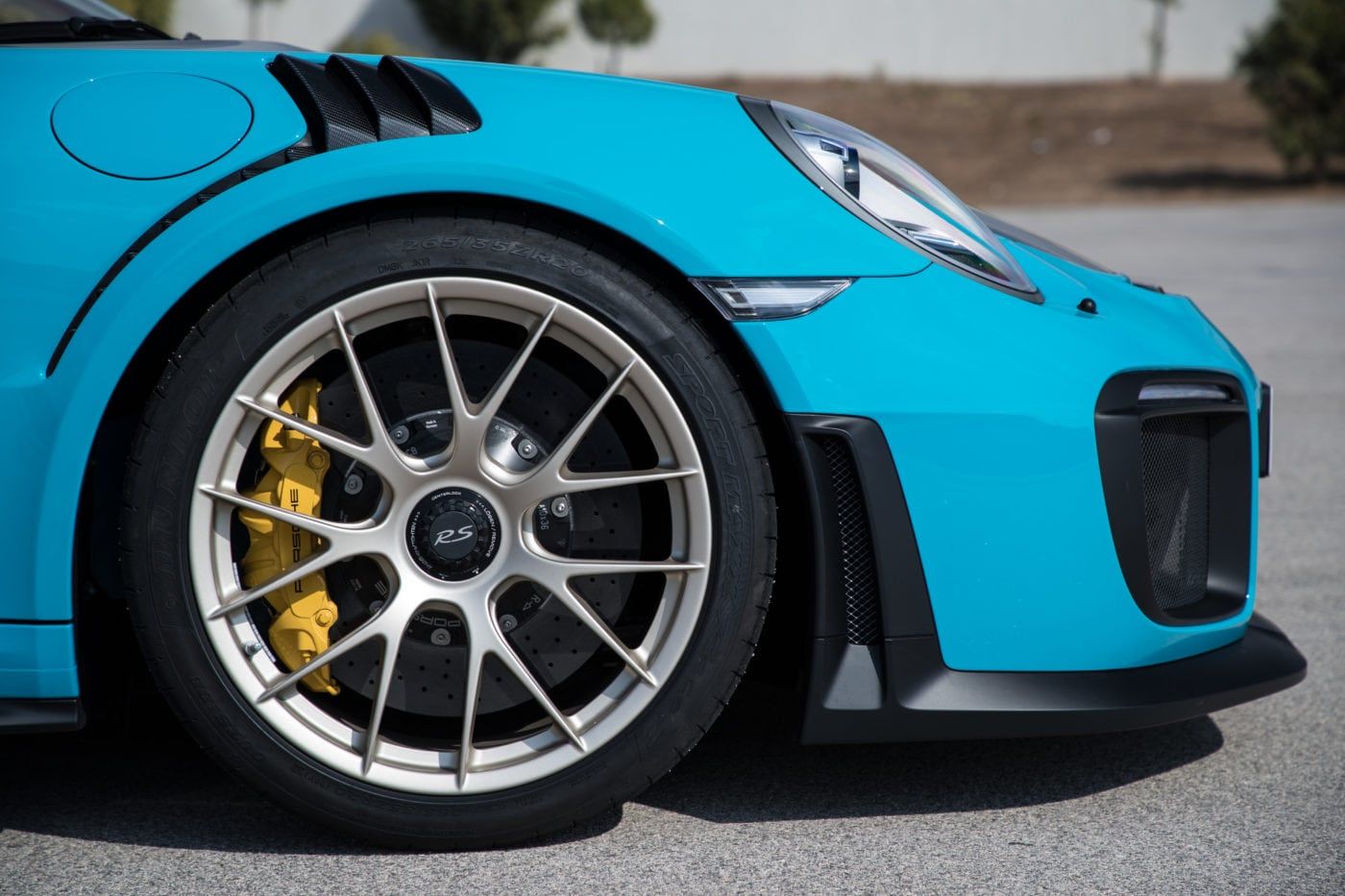 The Porsche 911 GT2 RS comes with excellent brakes 