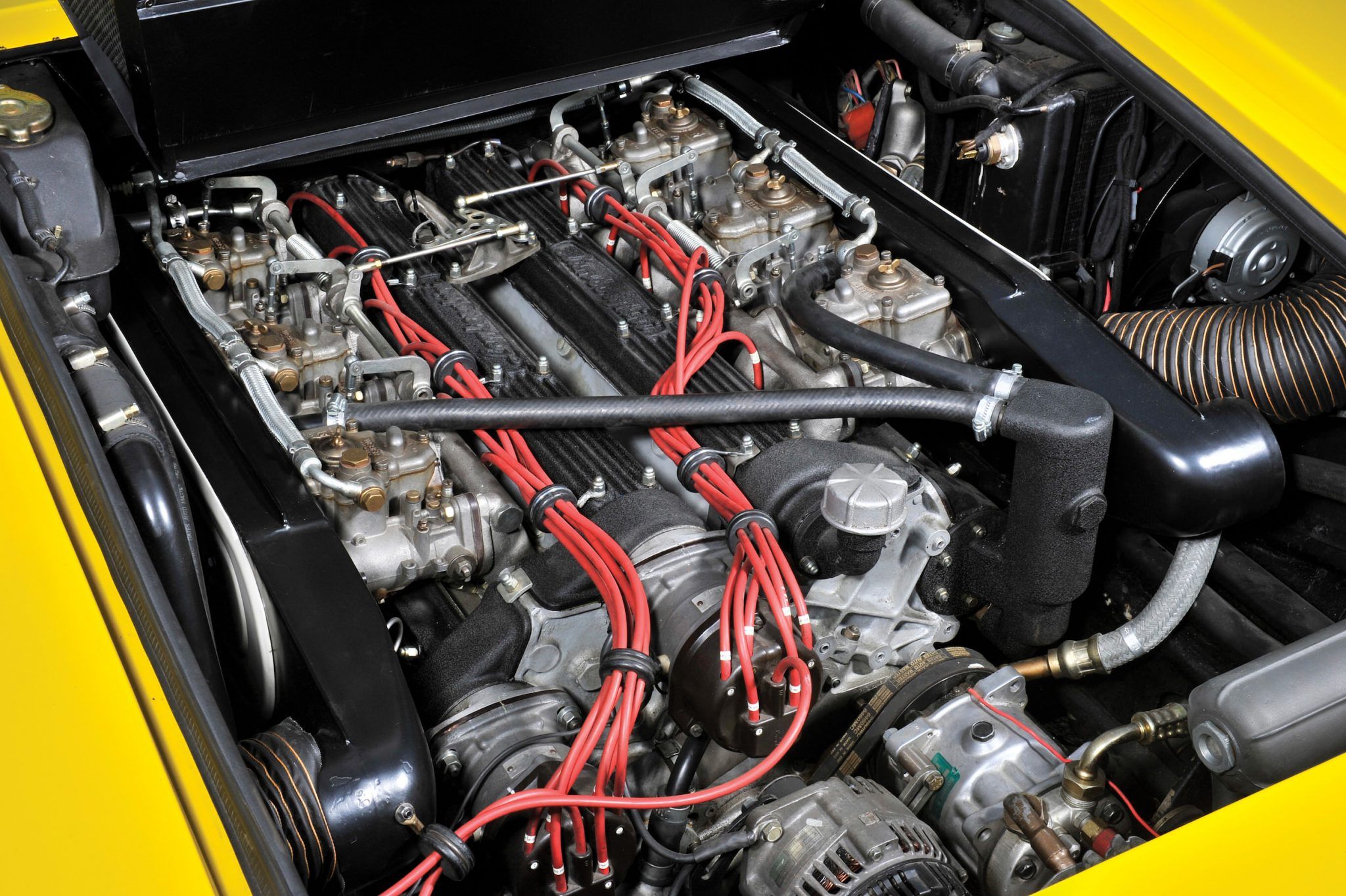 Lamborghini-Countach-LP400-Engine