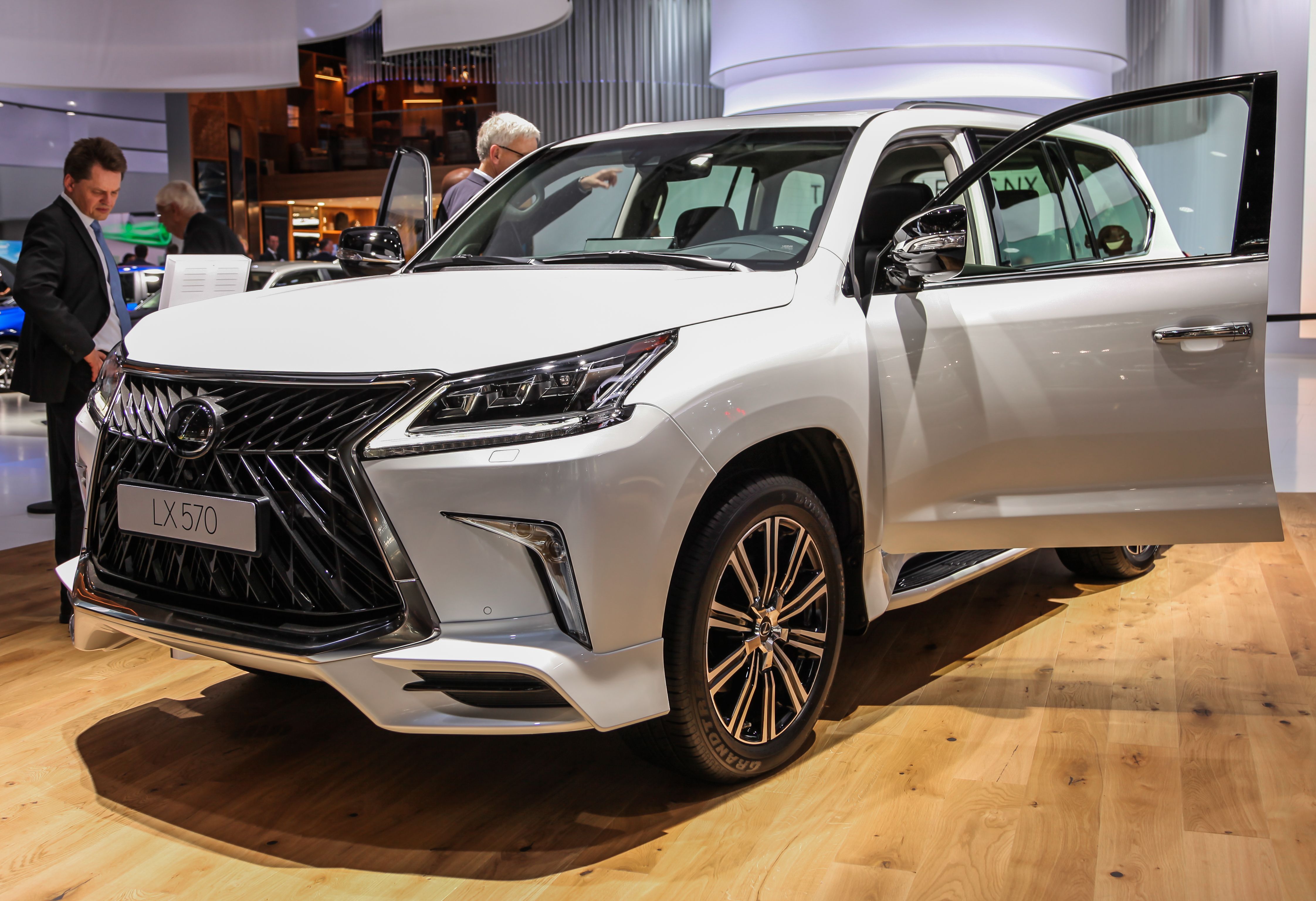 Here's How The Lexus LX 570 Compares With The Competition