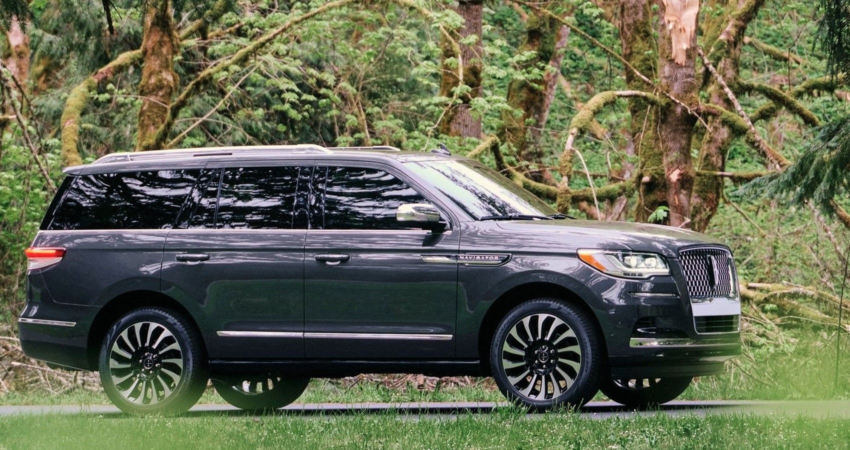 Lincoln Aviator - Side View