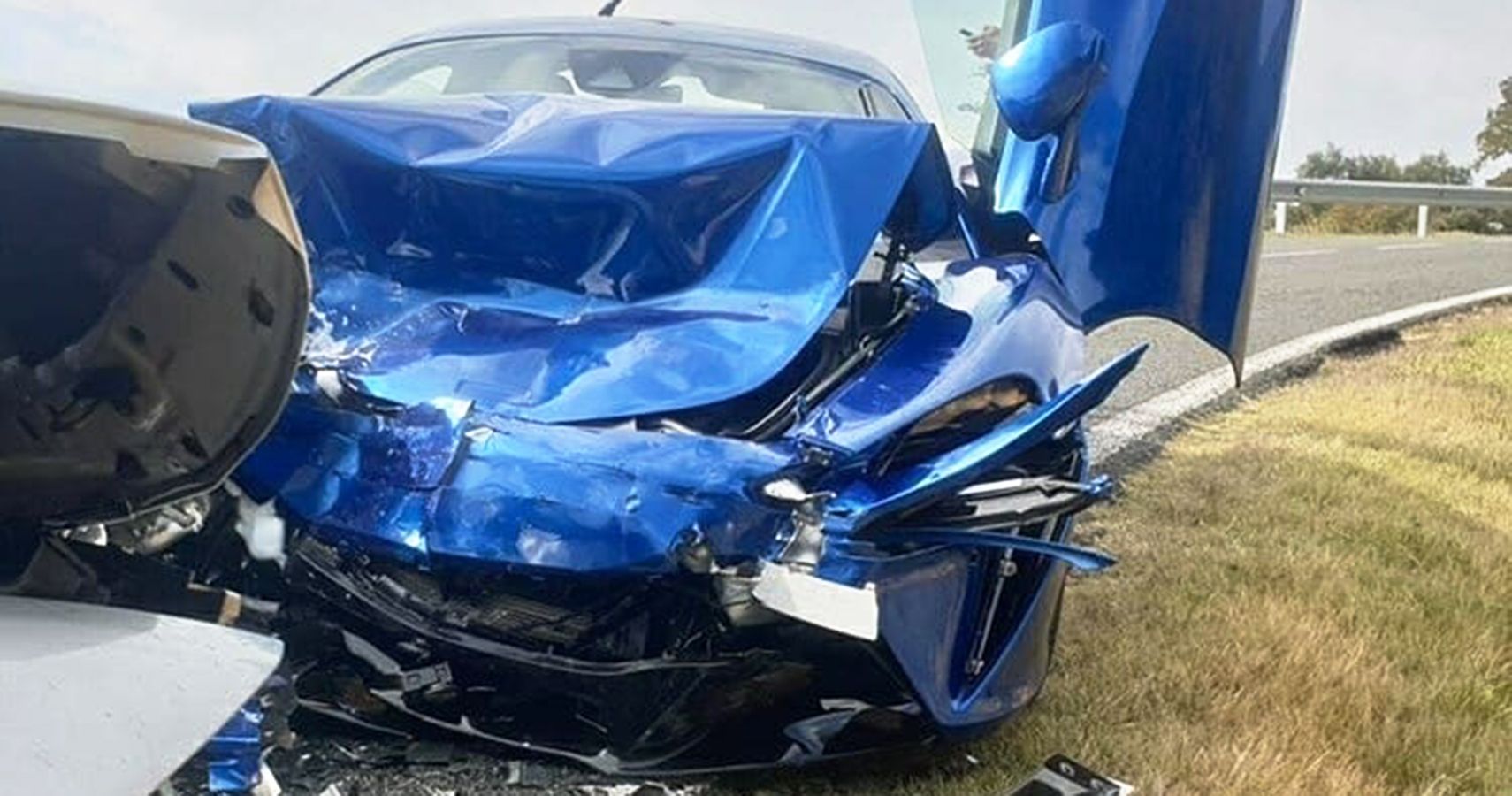 McLaren Artura crash