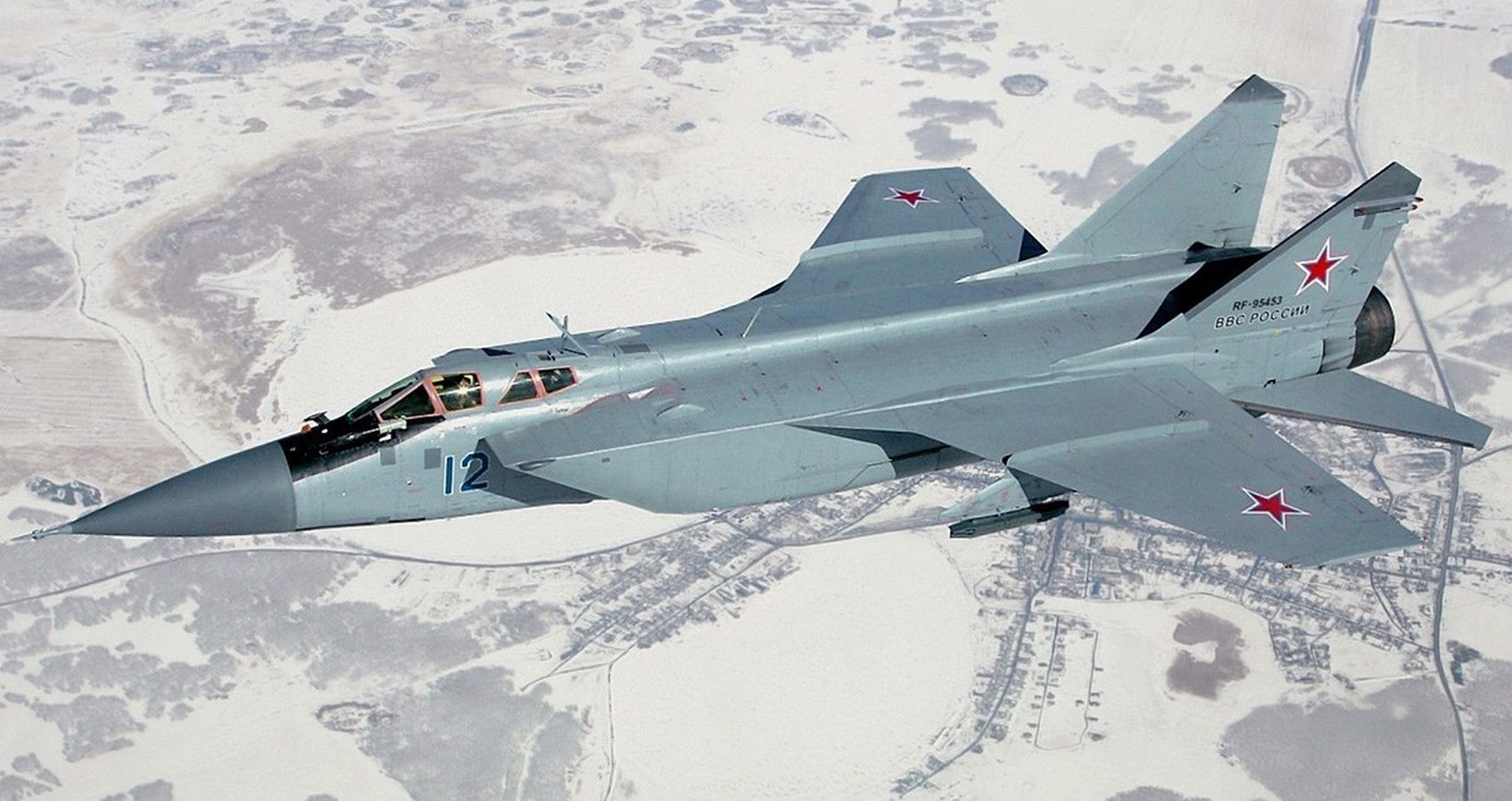 MiG-31 Foxhound - Front three quarter view