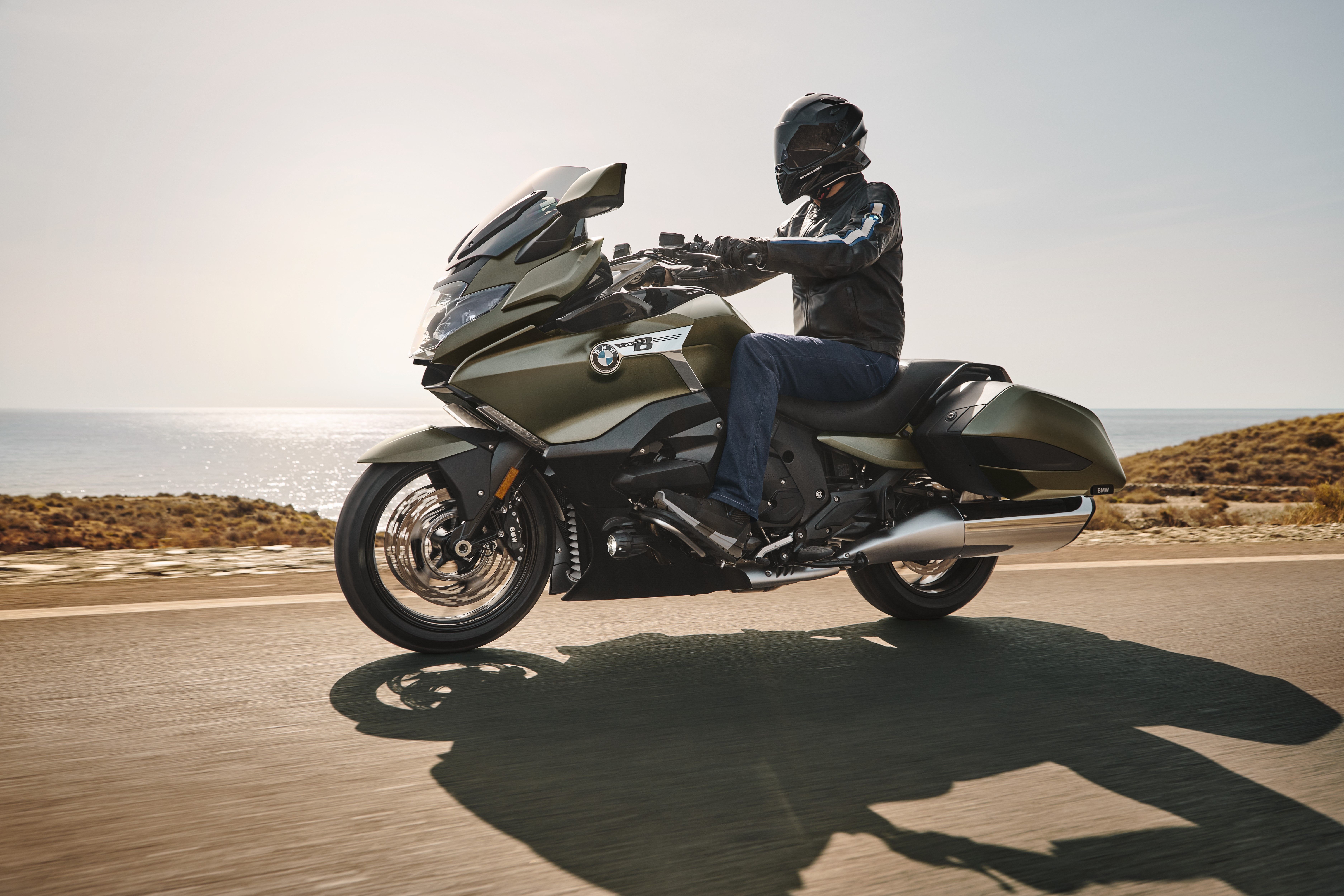 A picture of the new BMW K1600.
