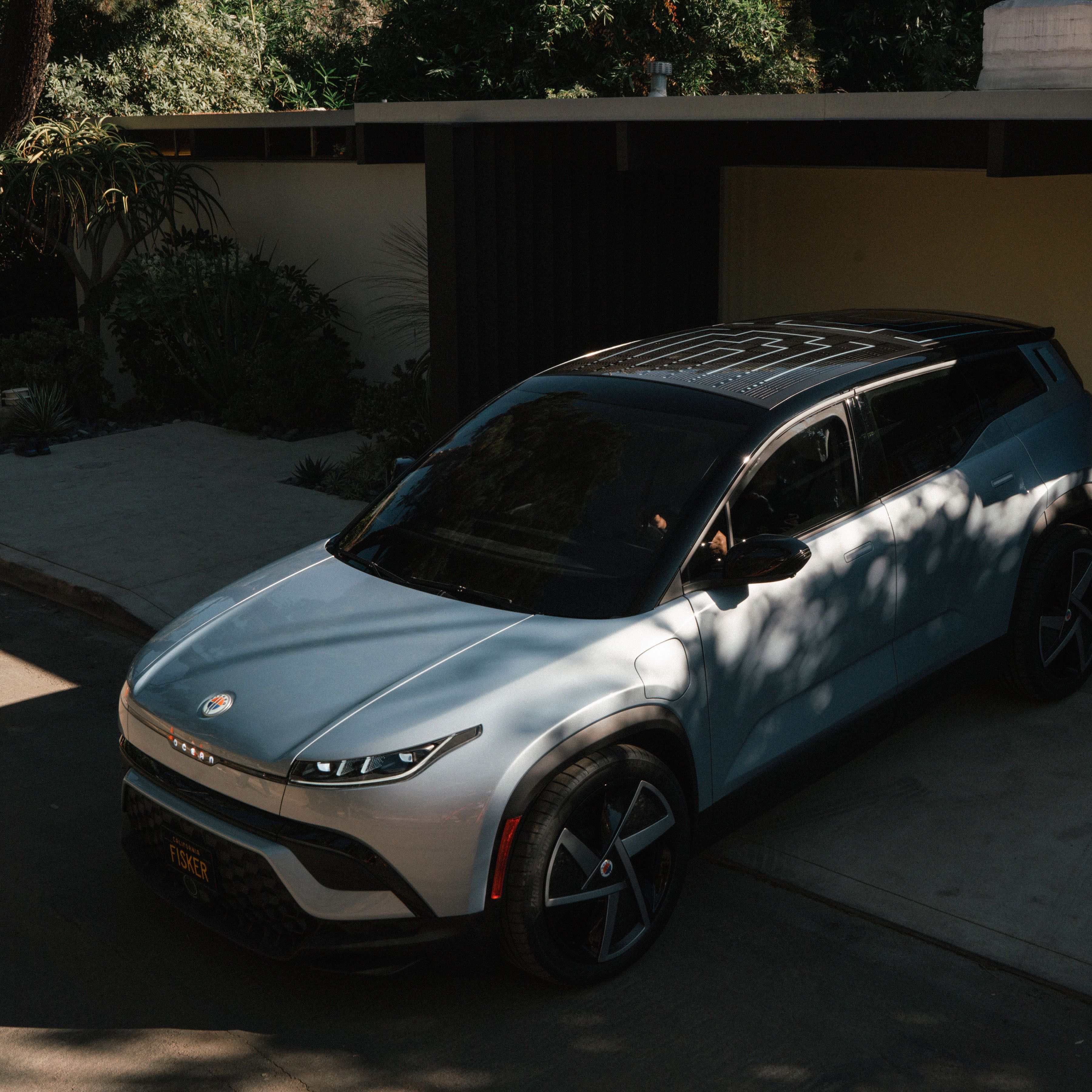 the Ocean Electric SUV is built with Solarsky to improve driving range