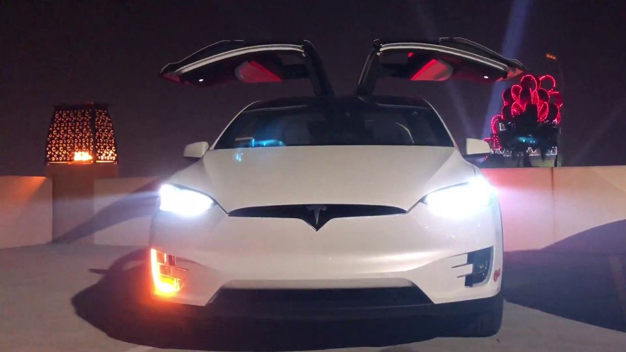 Tesla Model X Holiday Lights Show