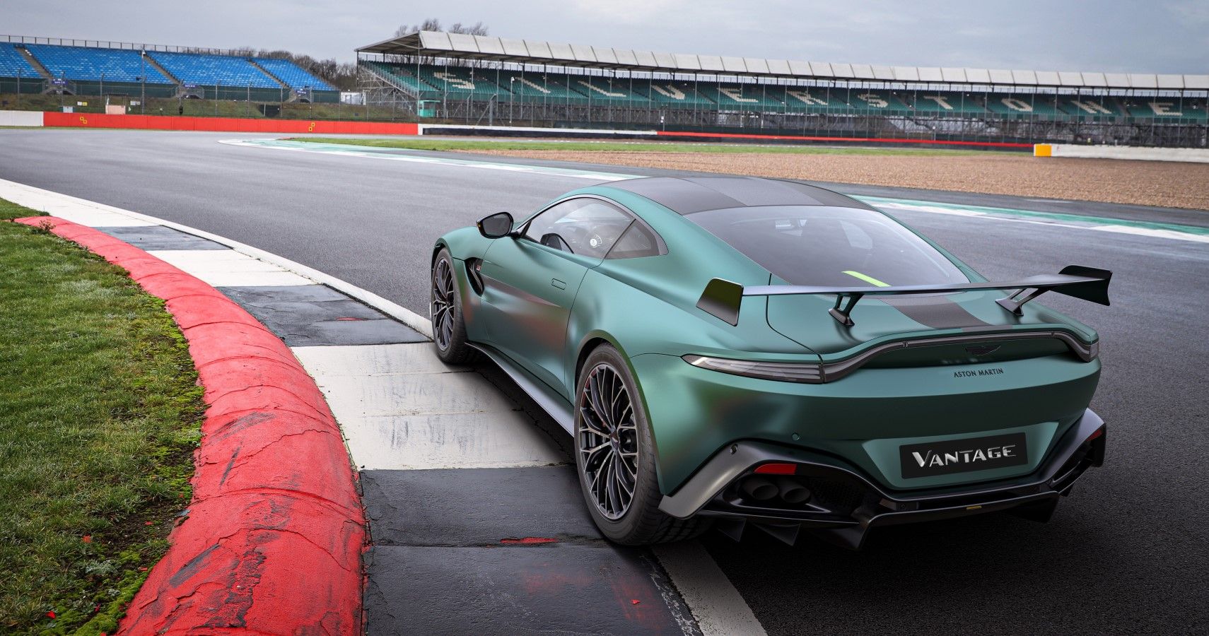 2022 Aston Martin Vantage F1 Edition rear third quarter view
