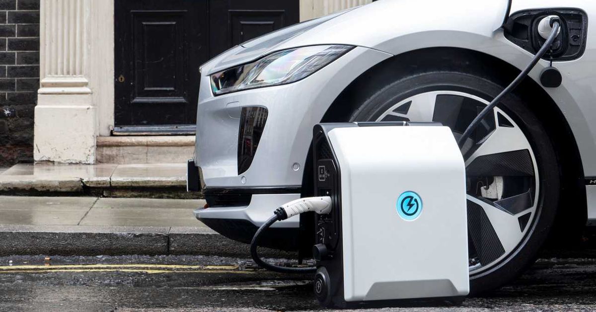 SparkCharge is a portable charging station for electric vehicles 