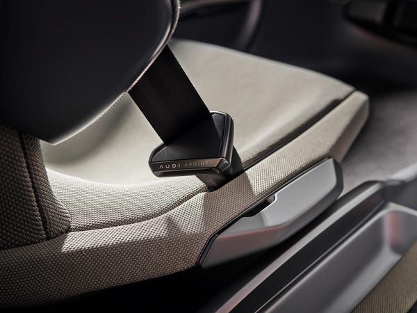 Audi seatbelts