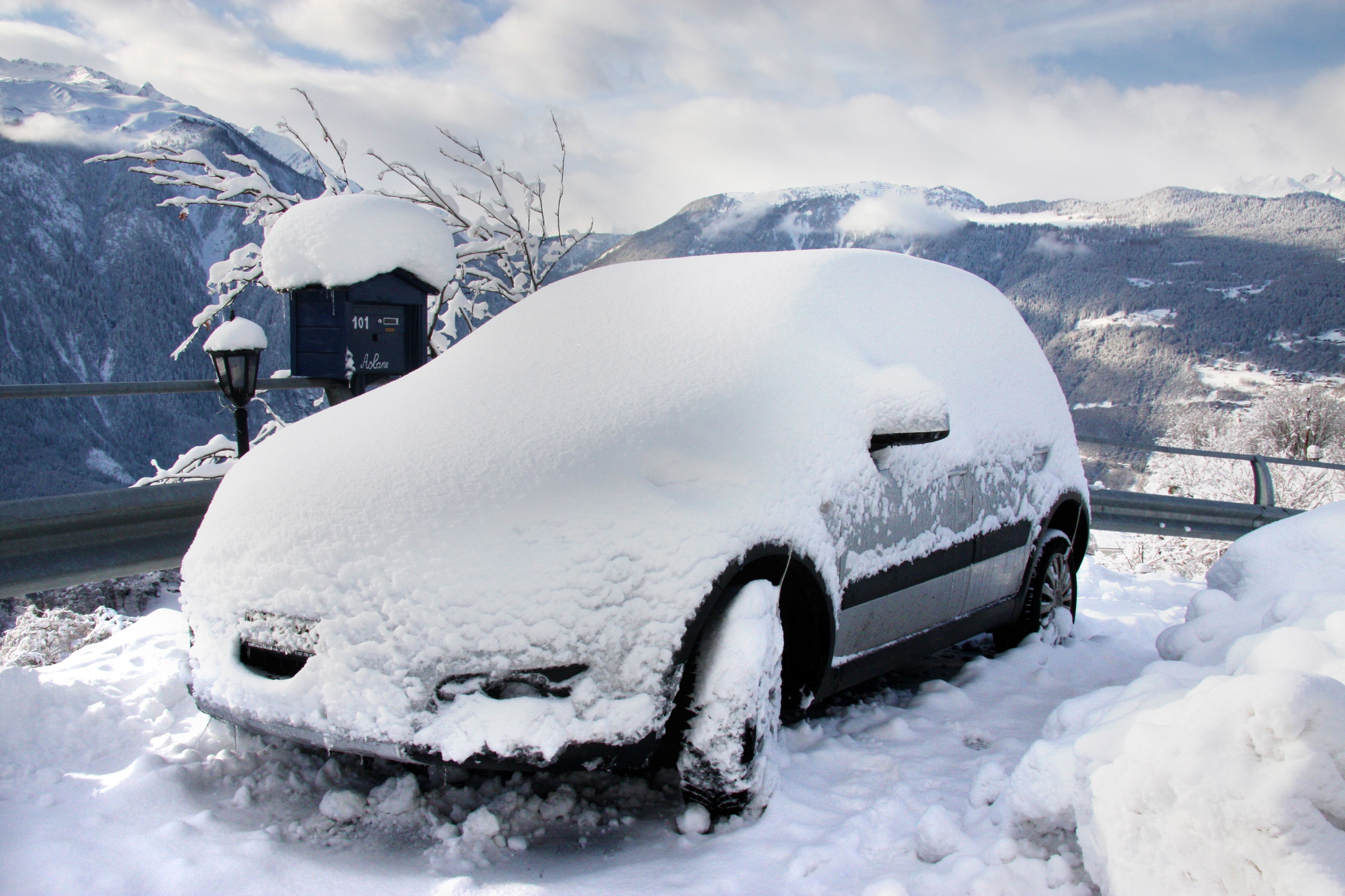Car idling in winter