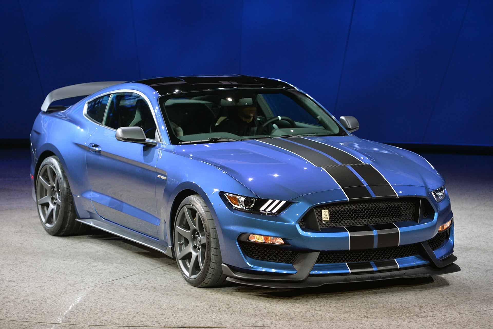 Ford Mustang GT350R Blue