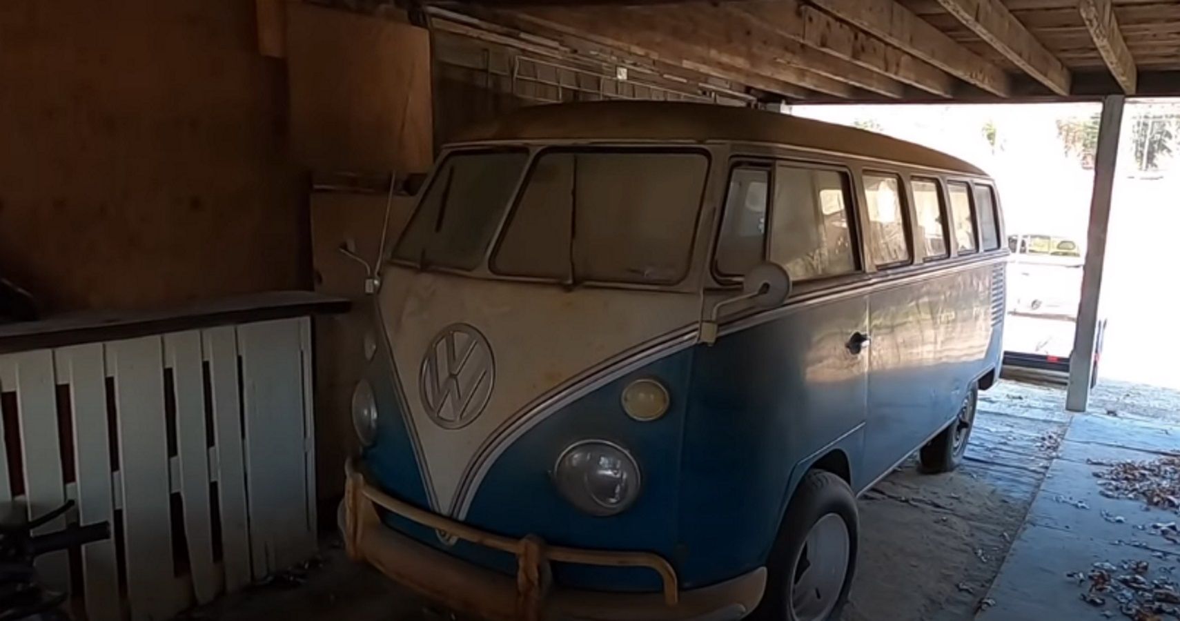 YouTuber Discovers Rare 1966 Volkswagen Bus