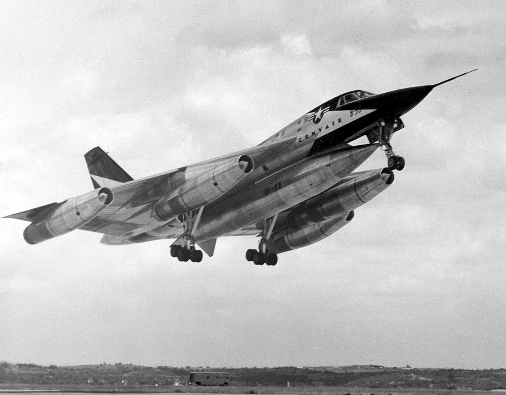 Convair_XB-58_Hustler_during_takeoff