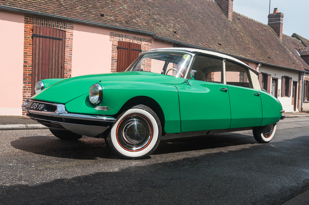 Green 1953 Citroën DS