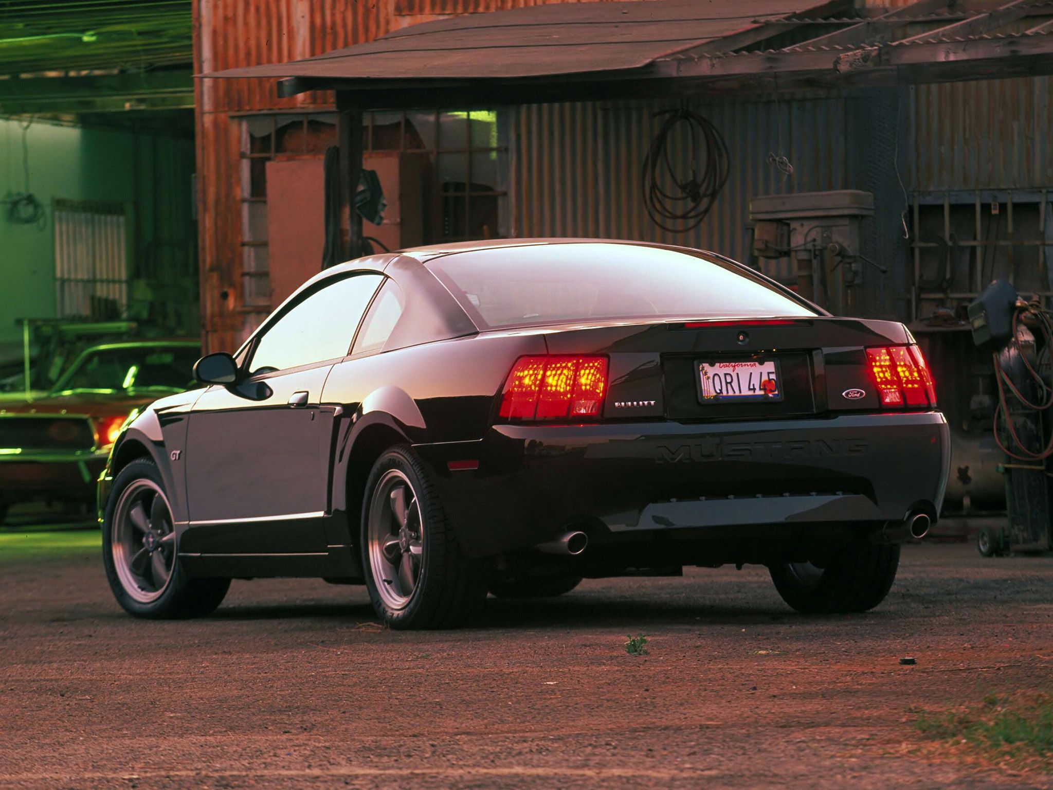 2001-Ford-Mustang-GT-002-1536