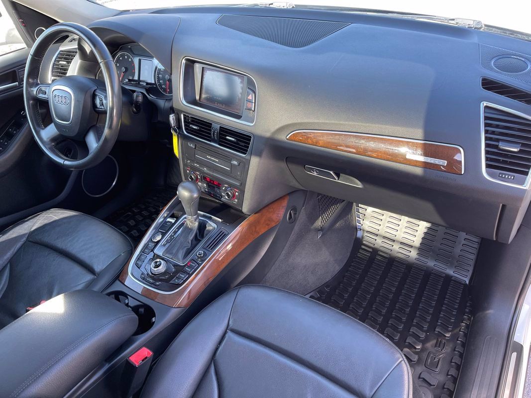 The 2009 Audi Q5 Interior.