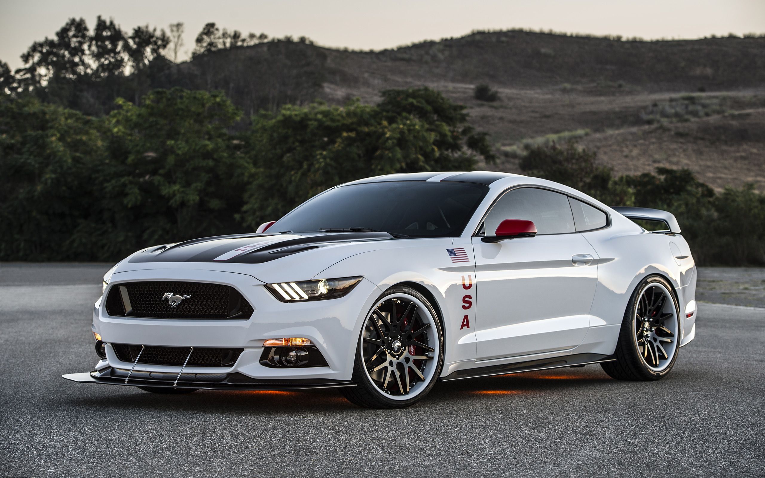 2015-Ford-Mustang-GT-Apollo-Edition