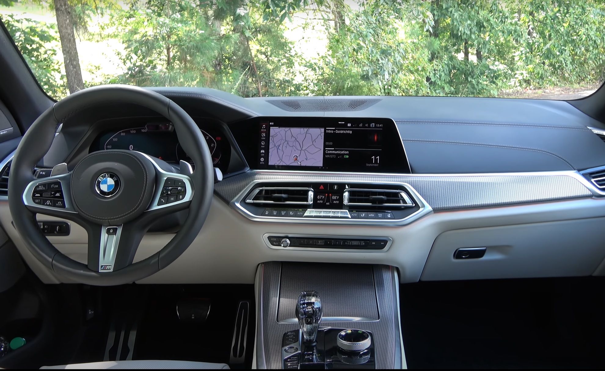 The interior of the 2019 BMW X5.