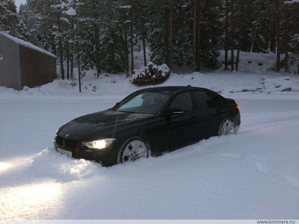 BMW 335i in snow via Bimmerpost