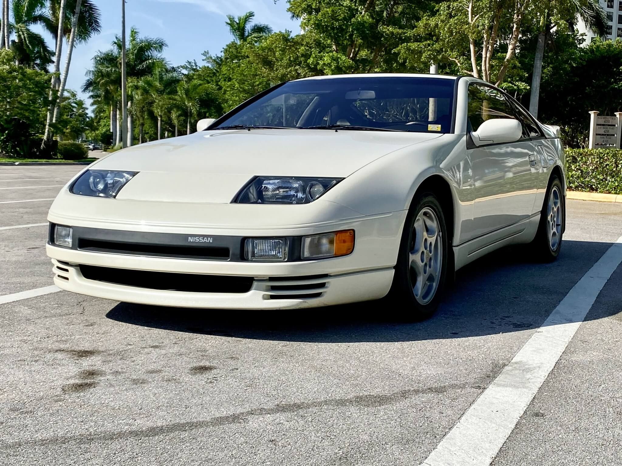 1990 Nissan 300ZX Z32 Twin-Turbo 5-Speed White Front Quarter View