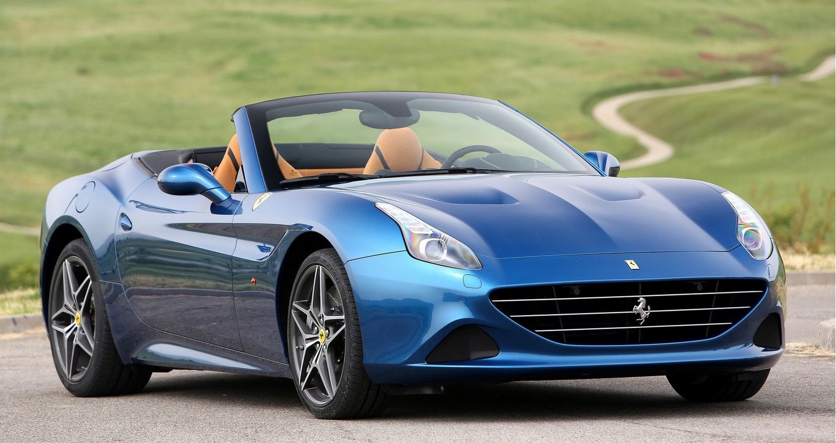 Ferrari California T in blue