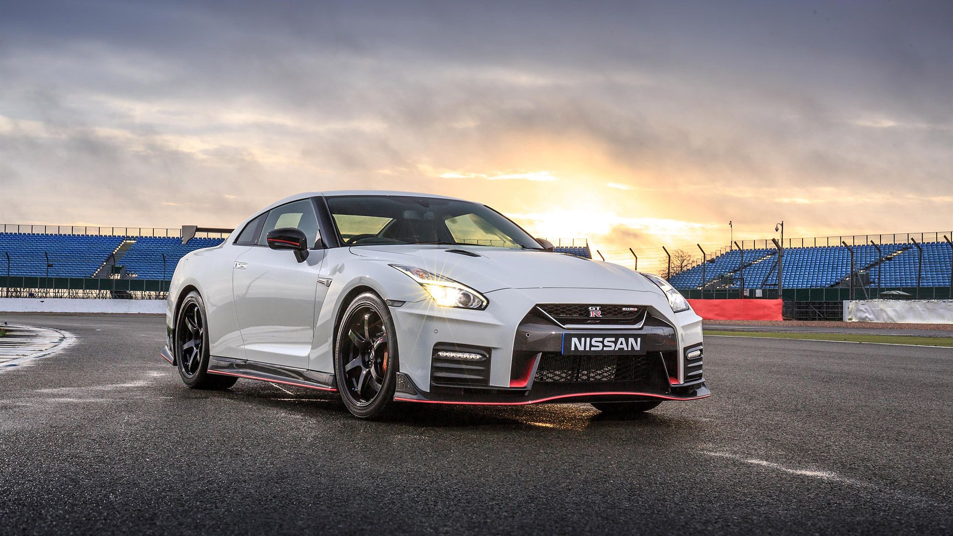 Nissan GT-R branco