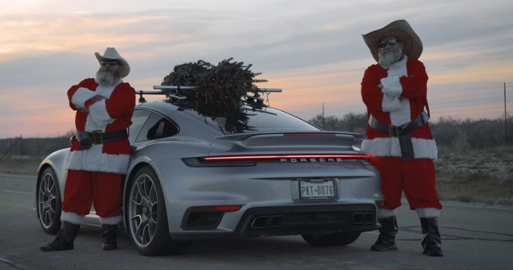 Christmas Tree Strapped To Porsche 911 Turbo S Holds Up Surprisingly Well