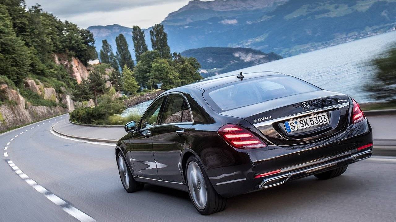 Mercedes-Benz-S-Class-2018 rear