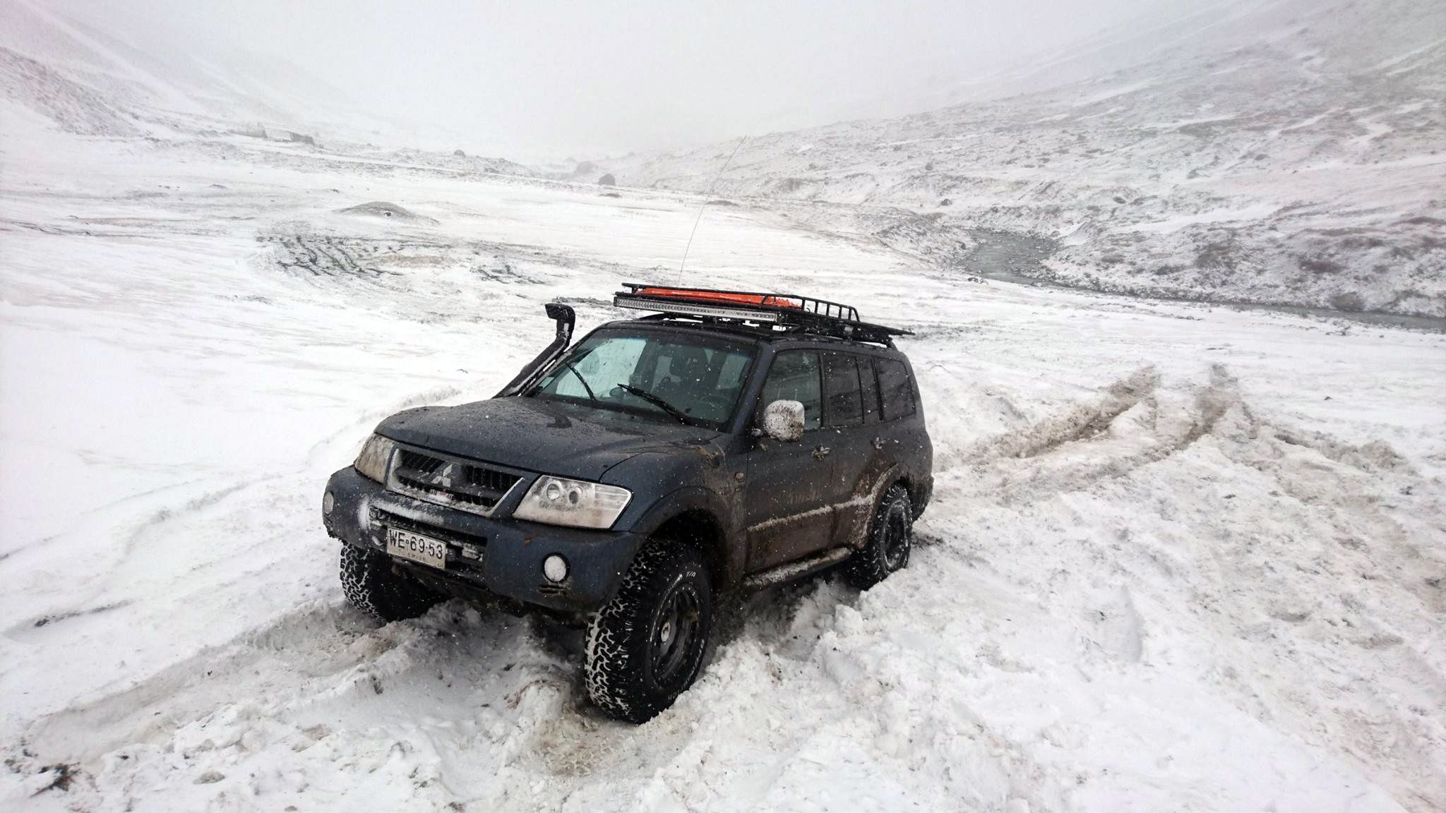 Mitsubishi Montero in the snow 2005
