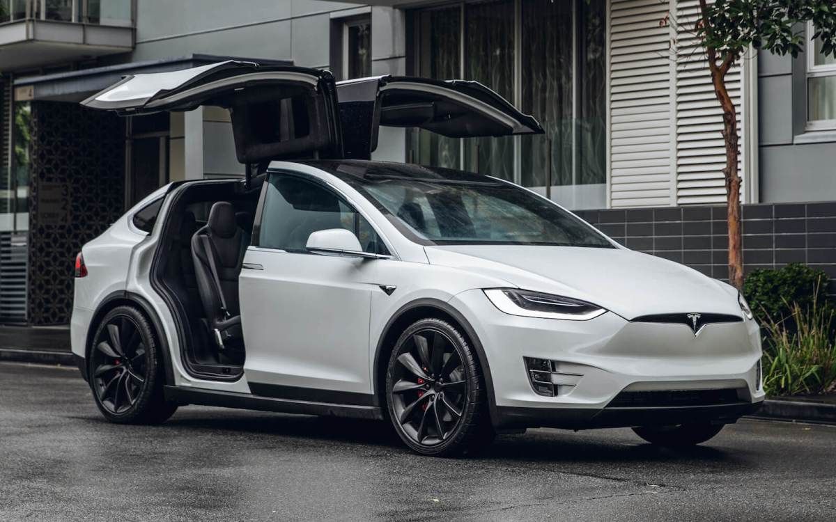 Tesla-Model-X-via-news365