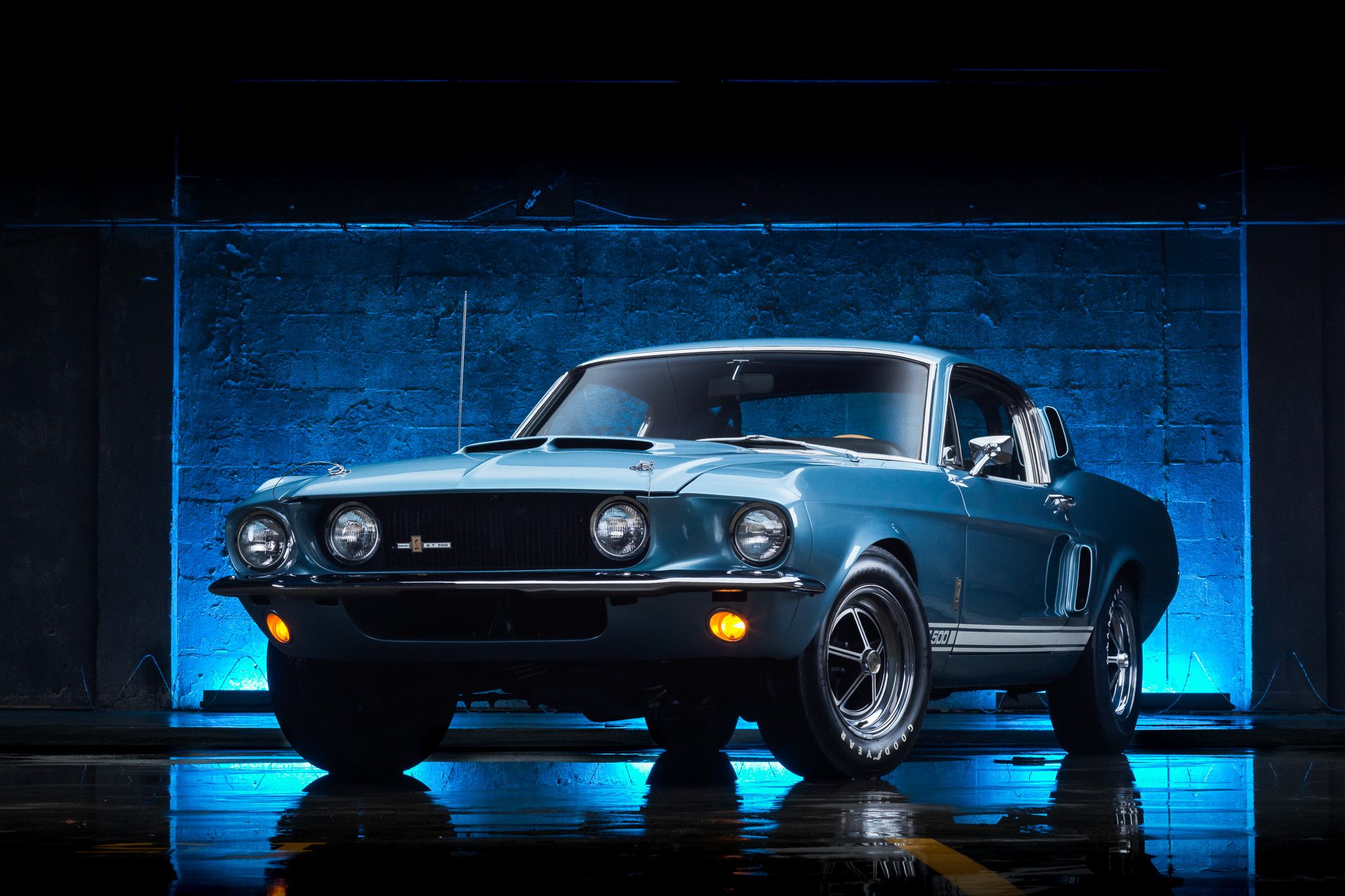 Blue Ford Mustang Shelby GT500 