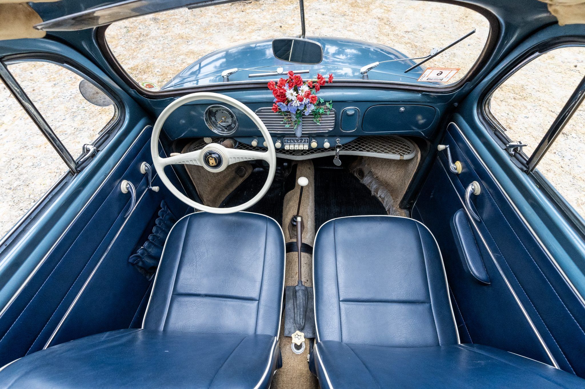 1955_volkswagen_beetle_interior_view