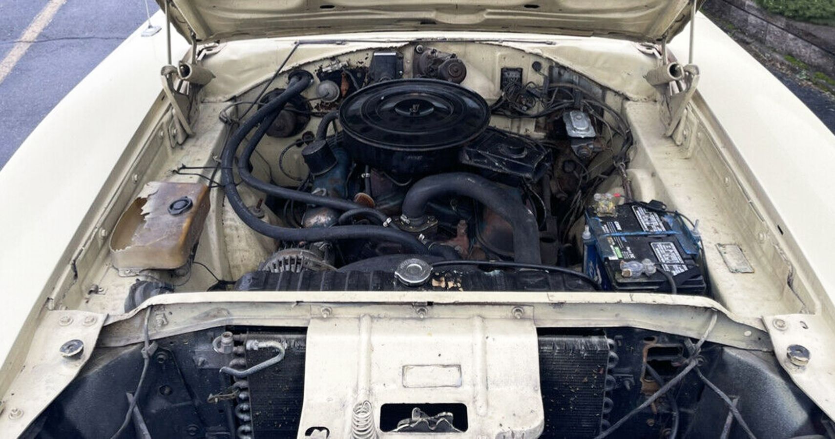 1970 Dodge Charger 500 engine bay