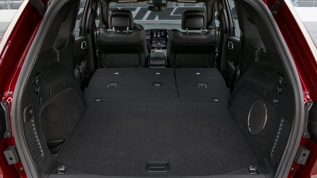 2020-Jeep-Grand-Cherokee-rear-cargo-area