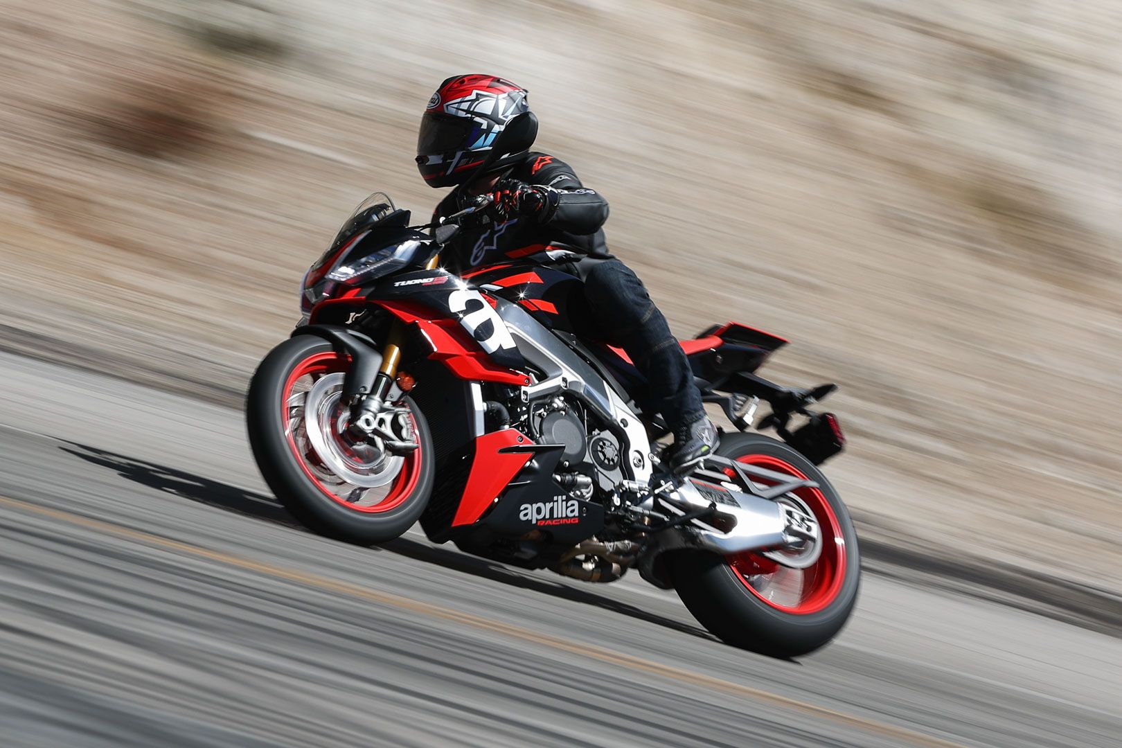 2021-aprilia-tuono-v4-factory-review-sport-motorcycle-5