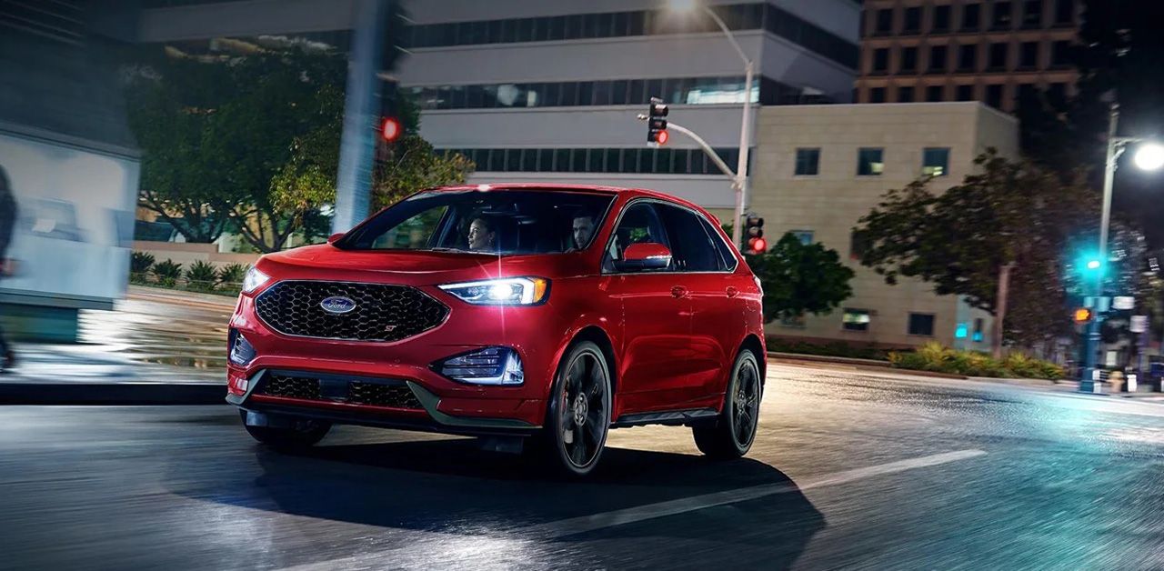 2022-Ford-Edge-Front-Angular-View-Red-Color