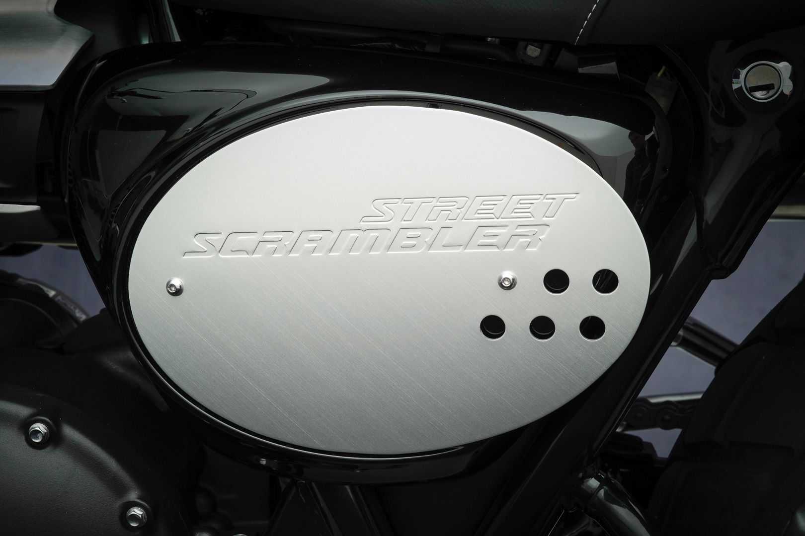 2022-Triumph-Street-Scrambler-First-Look-retro-motorcycle-16
