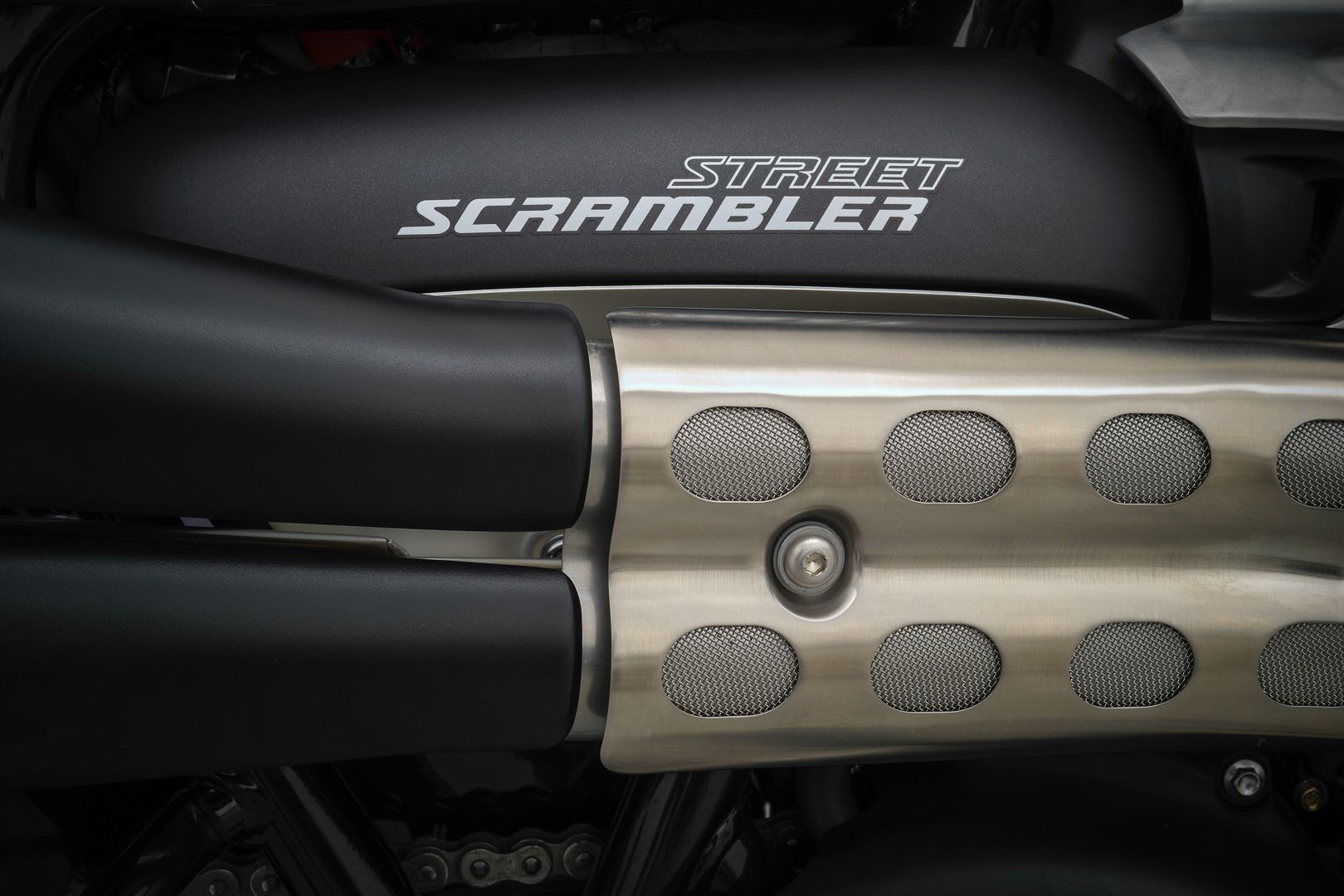 2022-Triumph-Street-Scrambler-First-Look-retro-motorcycle-19