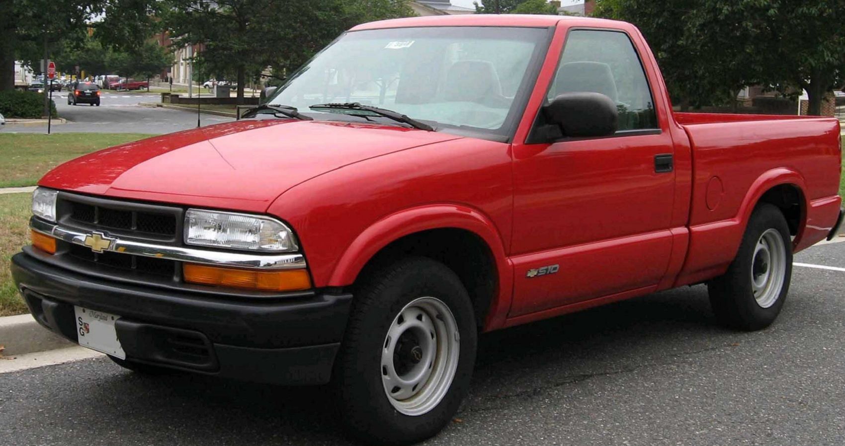 98-04 Chevrolet S-10 Pickup truck in red