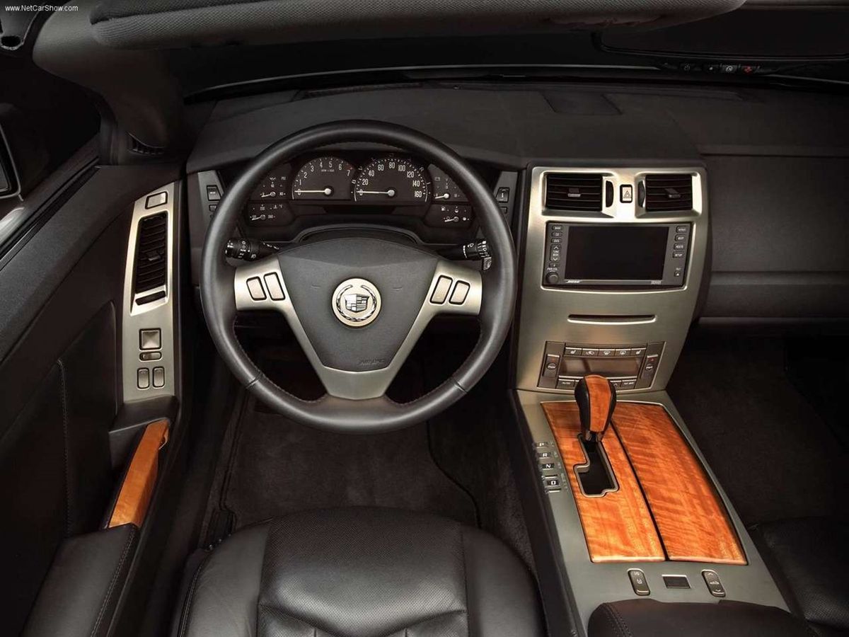 Cadillac-XLR-2004-interior