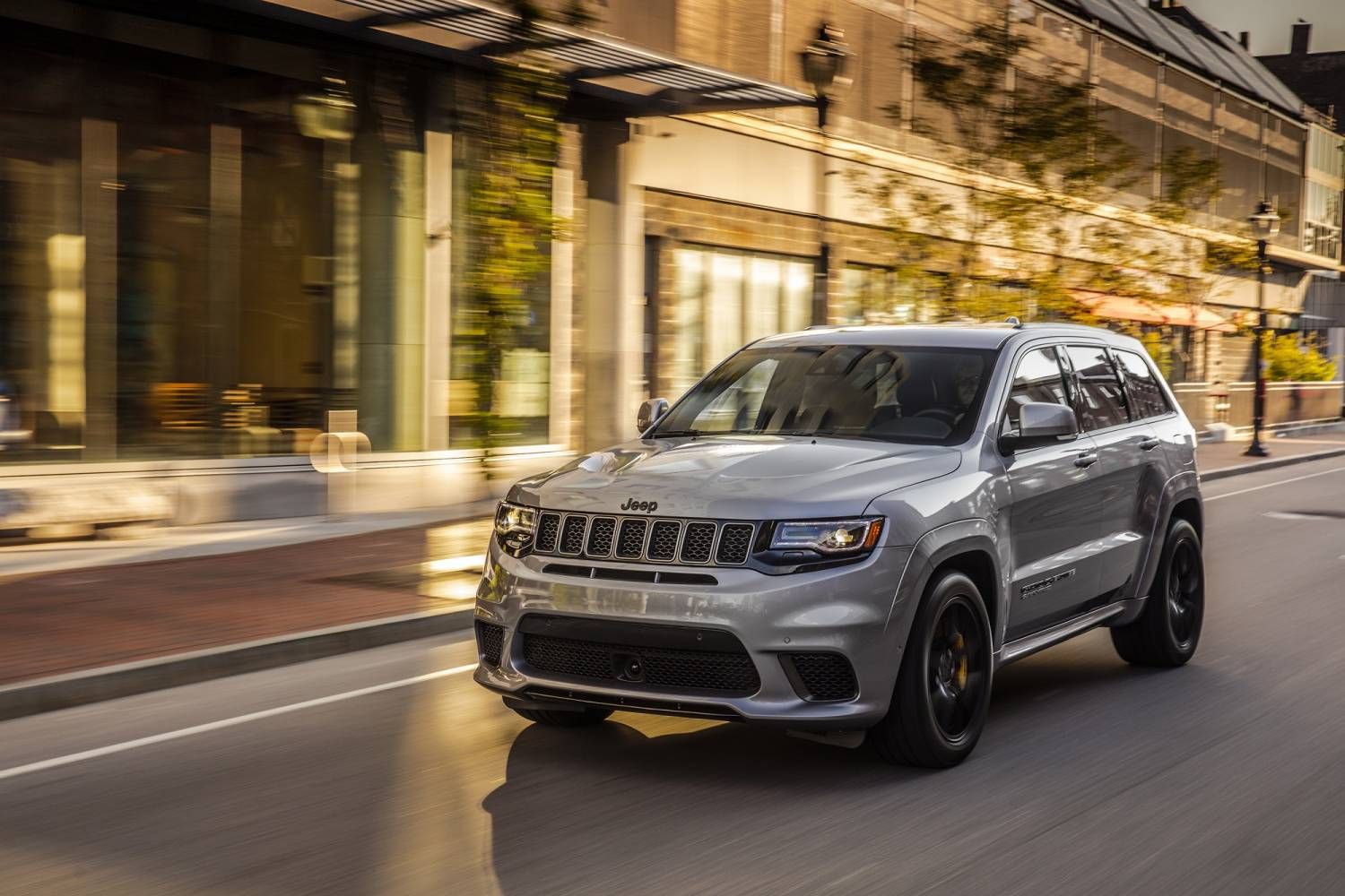 Grand-Cherokee-Trackhawk-1