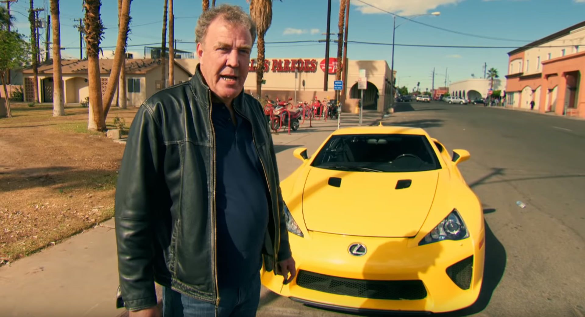 Jeremy Clarkson-car-show-host-car-history-youth-favorite-vehicle-Lexus-Lefa-yellow-host-best-best-favorite-1