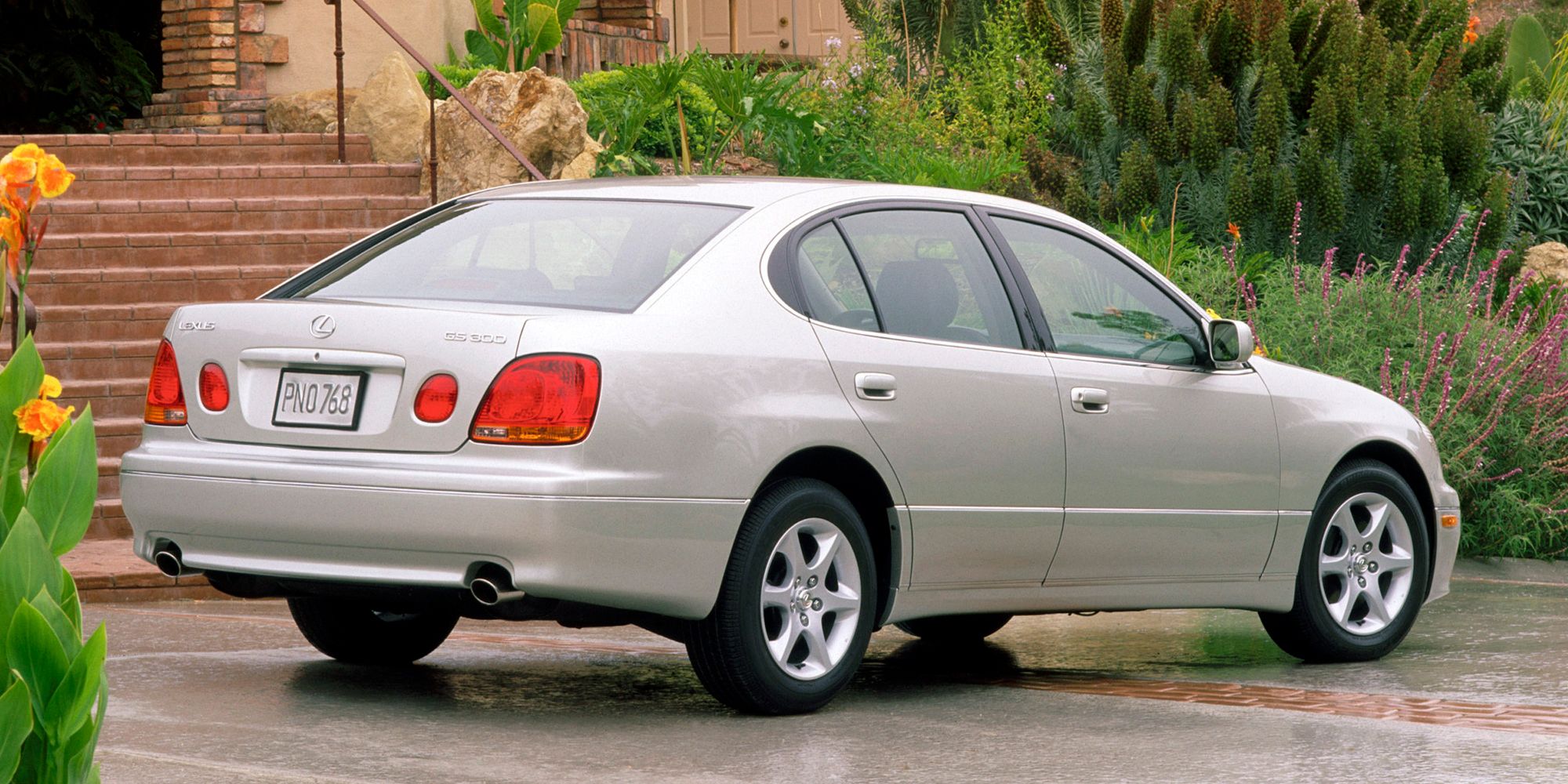 Rear 3/4 view of the GS300