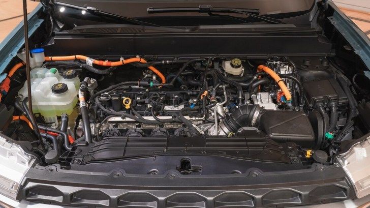 Ford Maverick Engine Bay Duratec 2.5L I4