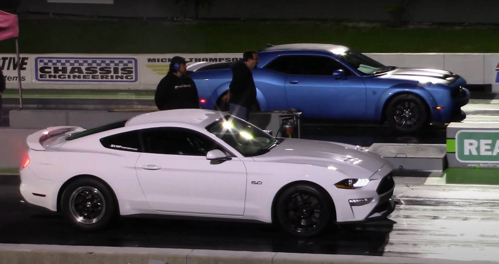Mustang GT VS Dodge Challenger drag racing