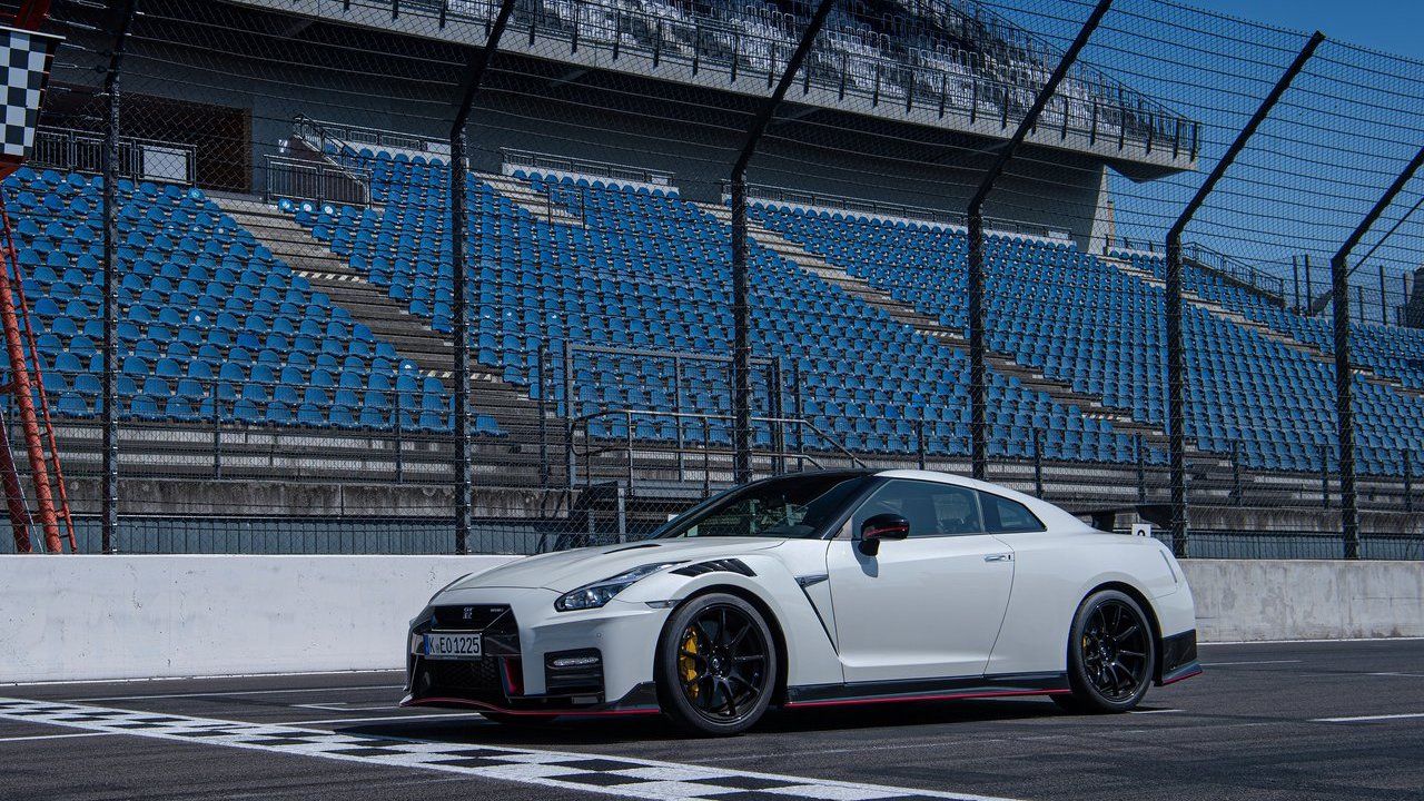 Nissan-GT-R_Nismo-2020-(White) - Front